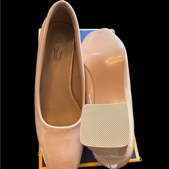 Size 7 block heel - “heel the world” - Picture 2 of 3